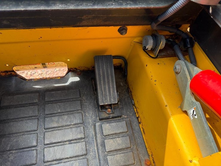 new-holland-c232-image-38