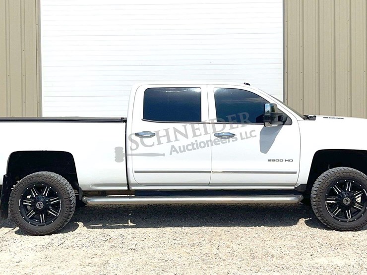 2015-chevrolet-2500hd-image-3