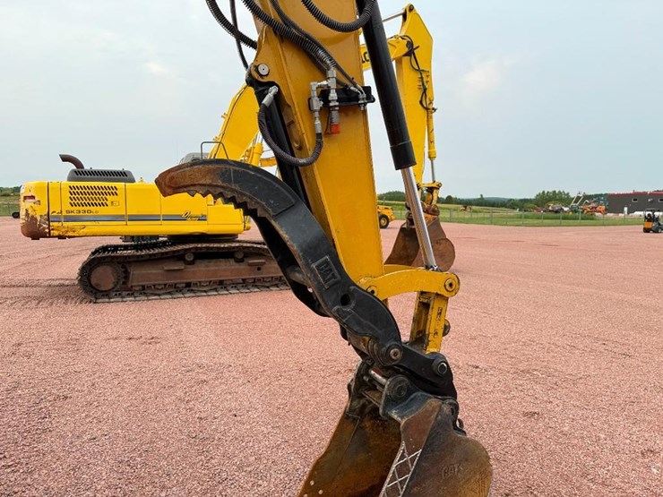 caterpillar-307.5-image-36