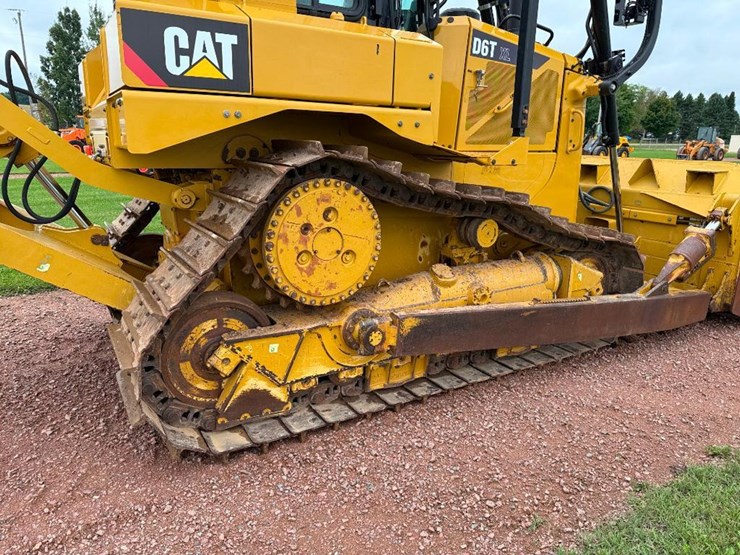 caterpillar-d6t-xl-image-16