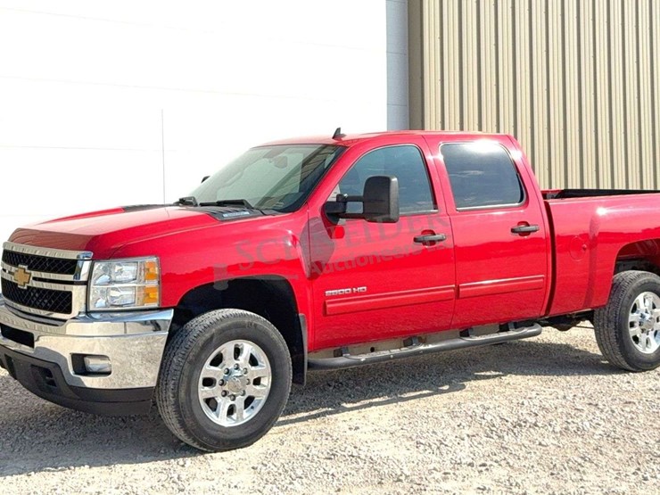 2013-chevrolet-2500hd-image-2