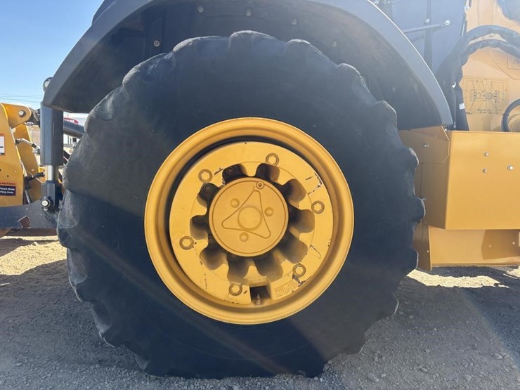 2021-deere-210l-image-29