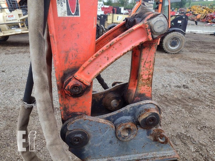 2016-kubota-kx040-4-image-24