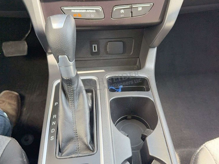 2017-ford-escape-se-image-52