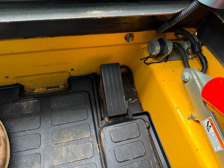 new-holland-c238-image-34
