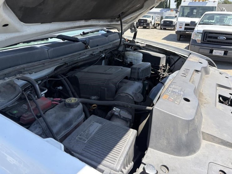 2013-chevrolet-2500-image-9