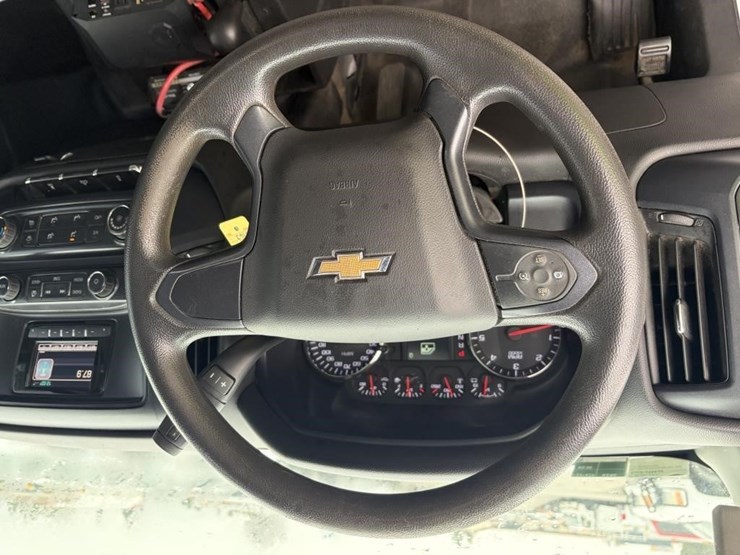 2015-chevrolet-2500-image-13