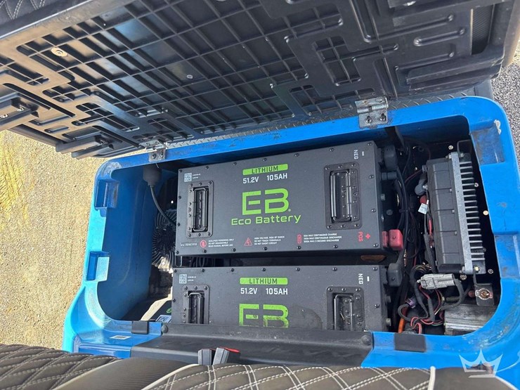 2024-vivid-ev-6-person-electric-cart-image-12