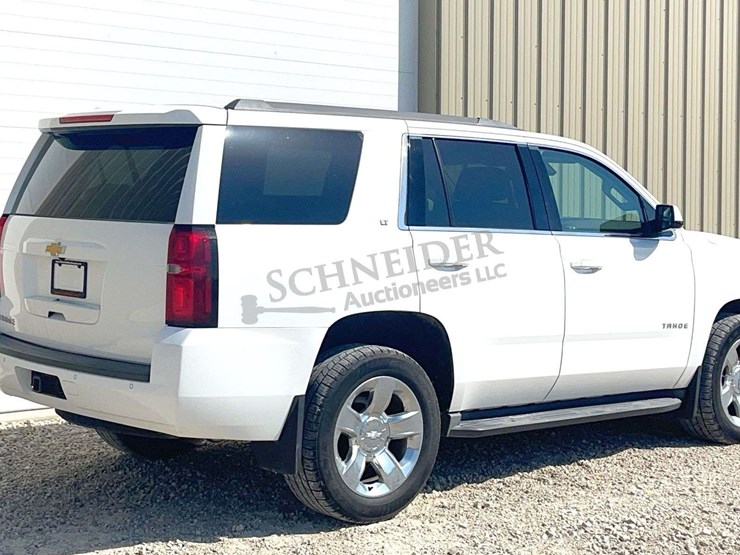 2016-chevrolet-tahoe-lt-image-5