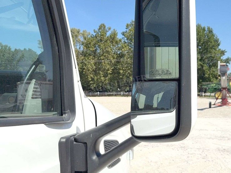 2018-peterbilt-579-image-18