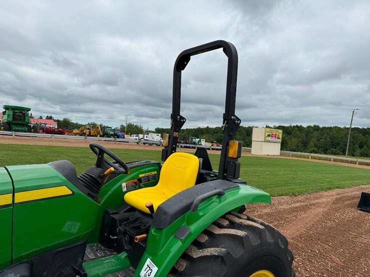 john-deere-4044m-image-12