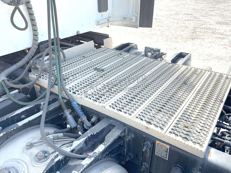 2020-peterbilt-579-image-42