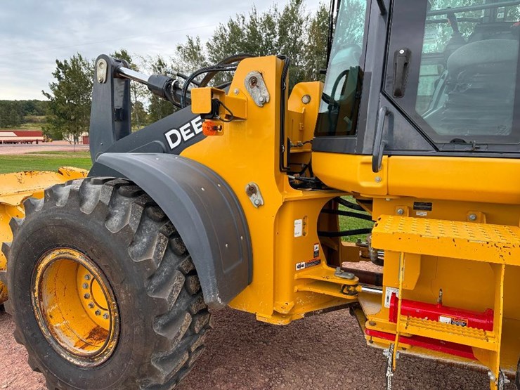2021-deere-544p-image-24