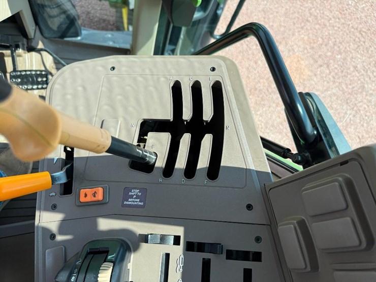 john-deere-6110m-image-54