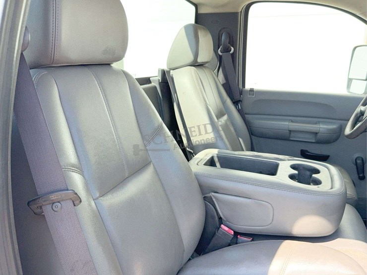 2009-chevrolet-3500-image-40