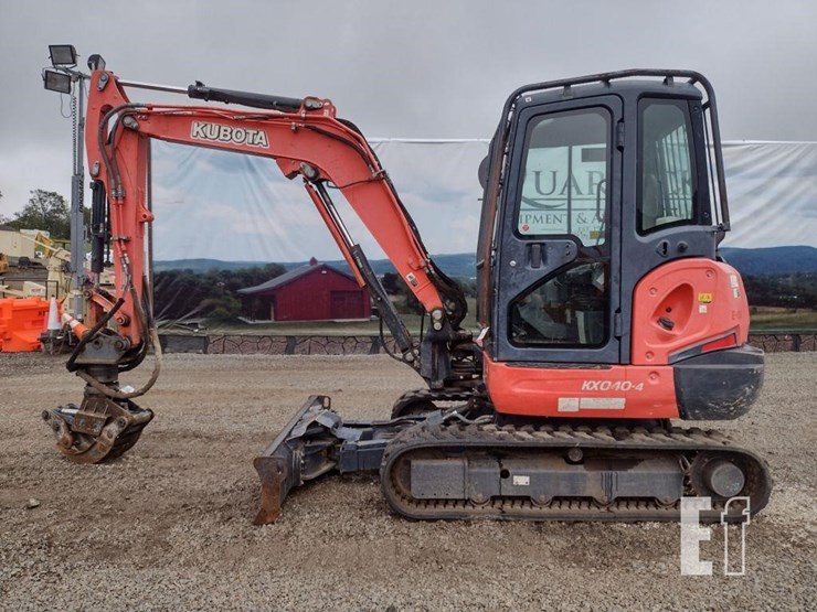 2016-kubota-kx040-4-image-1