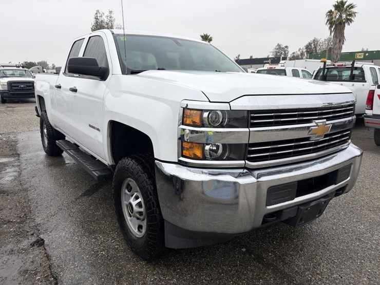 2015-chevrolet-2500-image-2