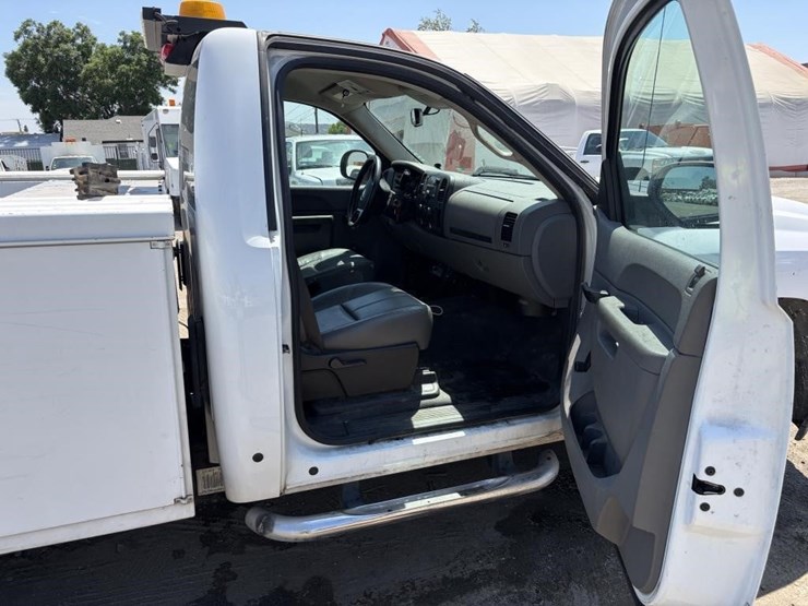 2013-chevrolet-2500-image-11