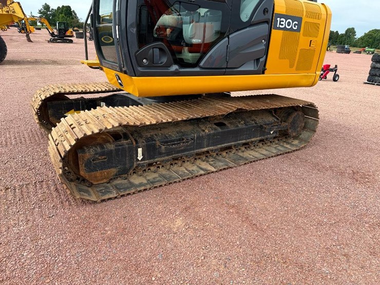 deere-130g-image-7