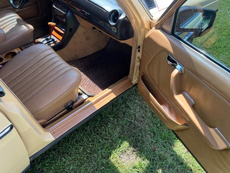 #1036-•-offered-at-no-reserve-|-1985-mercedes-benz-300td-image-7