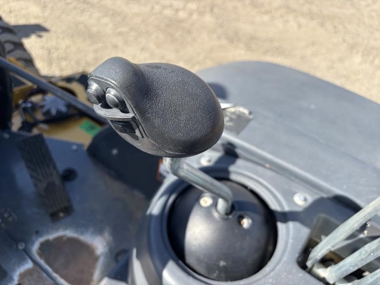 2021-deere-210l-image-39