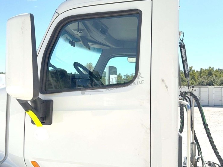 2018-peterbilt-579-image-50