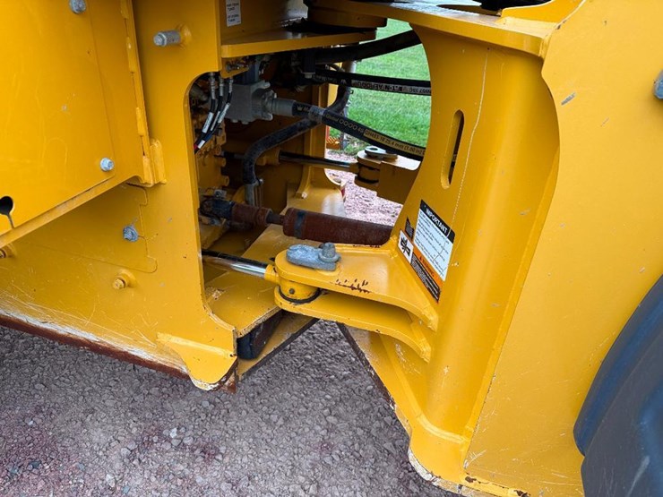 2021-deere-544p-image-39