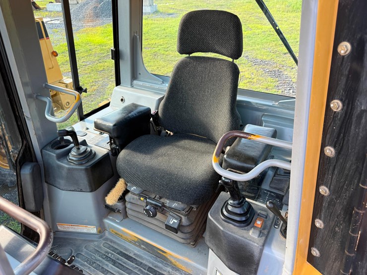 caterpillar-d5g-xl-image-17