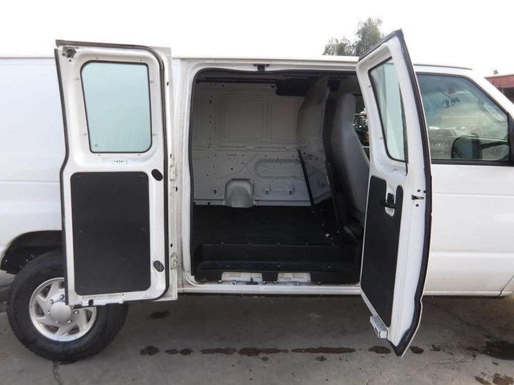 2011-ford-e350-image-11