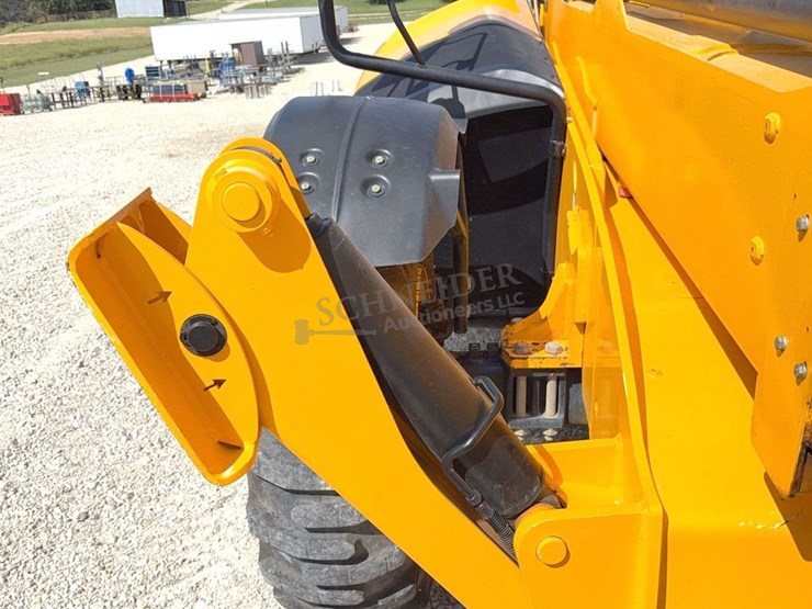 2019-jcb-540-140-image-19