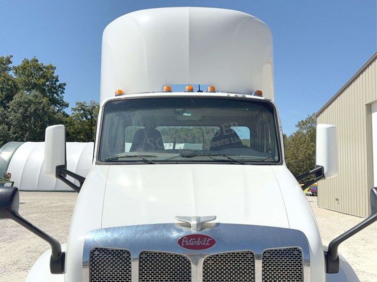 2020-peterbilt-579-image-11