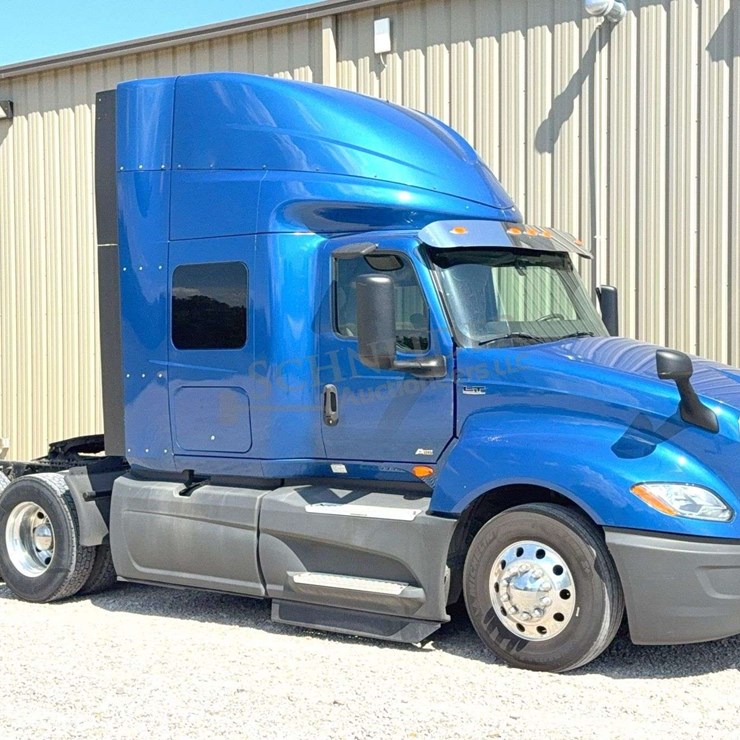 2021 INTERNATIONAL LT