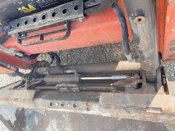 2019-kubota-svl65-2-image-12