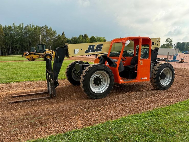 2014-jlg-g6-42a-image-1