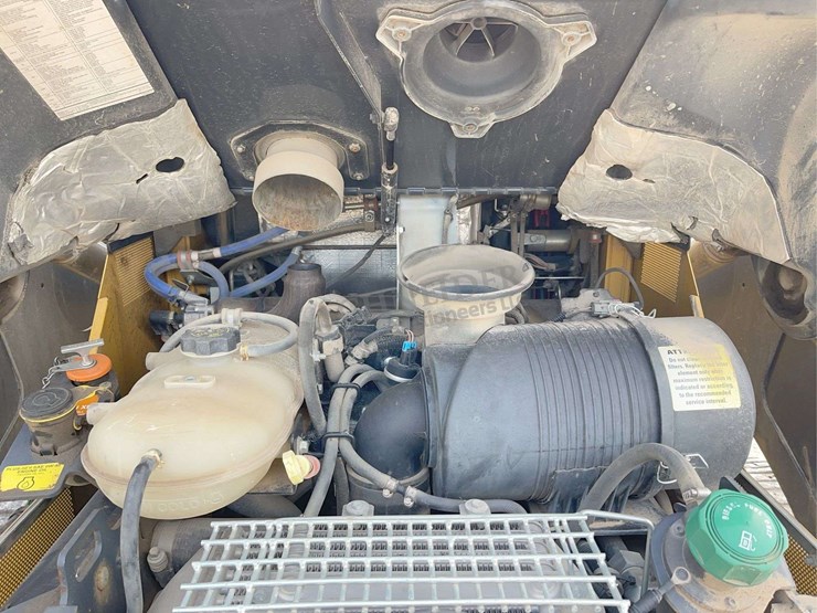 2020-deere-331g-image-28