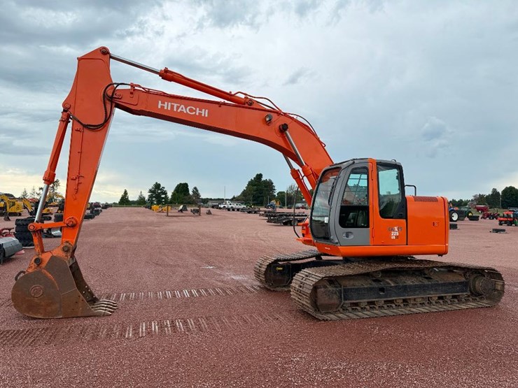 hitachi-zx225us-lc-image-1