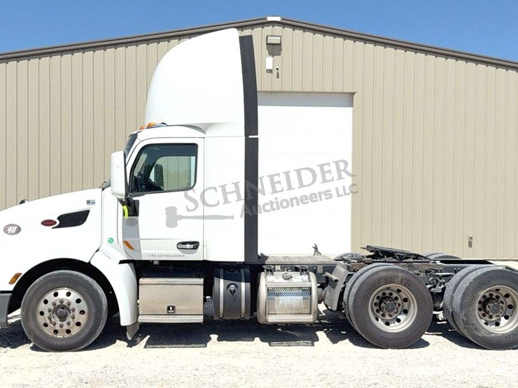 2020-peterbilt-579-image-4