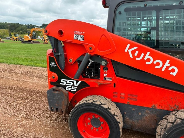 2023-kubota-ssv65-image-17