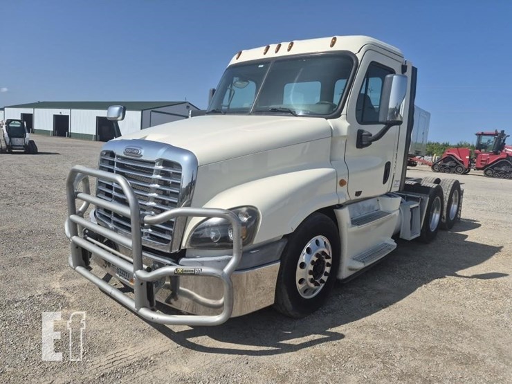 2013-freightliner-cascadia-125-image-5