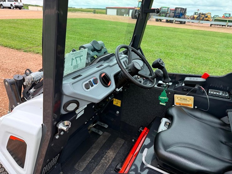 2024-bobcat-l28-image-33