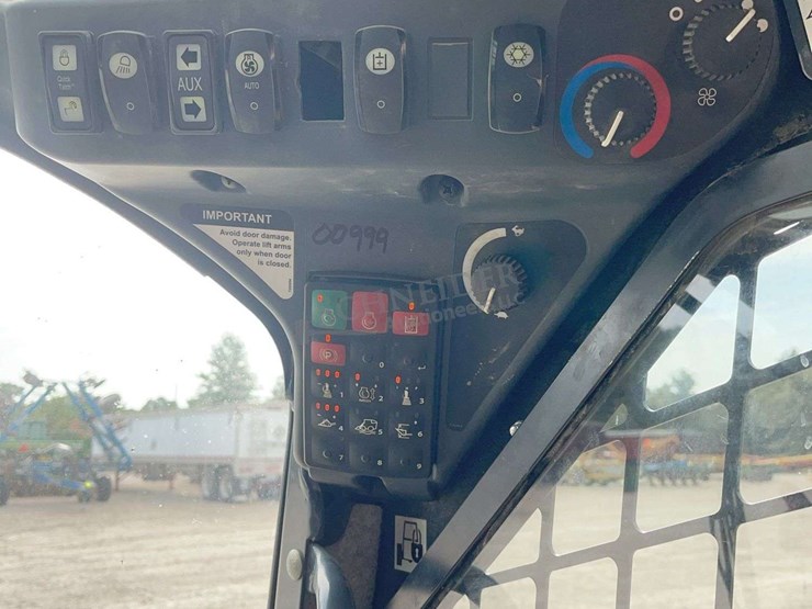 2020-deere-331g-image-30