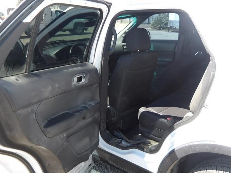 2015-ford-explorer-image-17