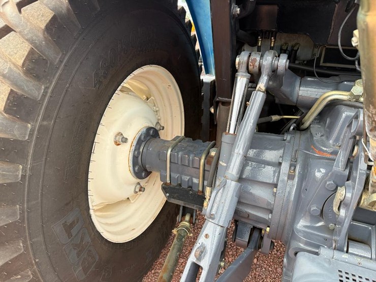 new-holland-ts110-image-31