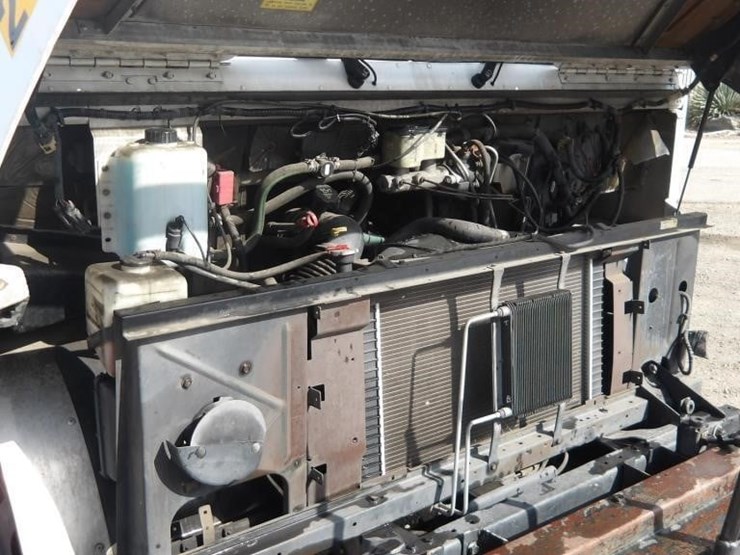 2002-workhorse-p42-image-11