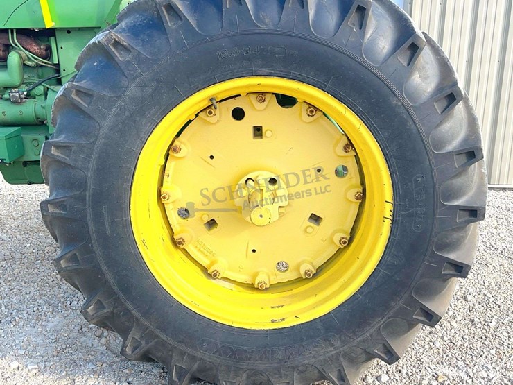 john-deere-4010-image-40