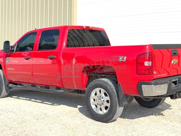 2013-chevrolet-2500hd-image-6