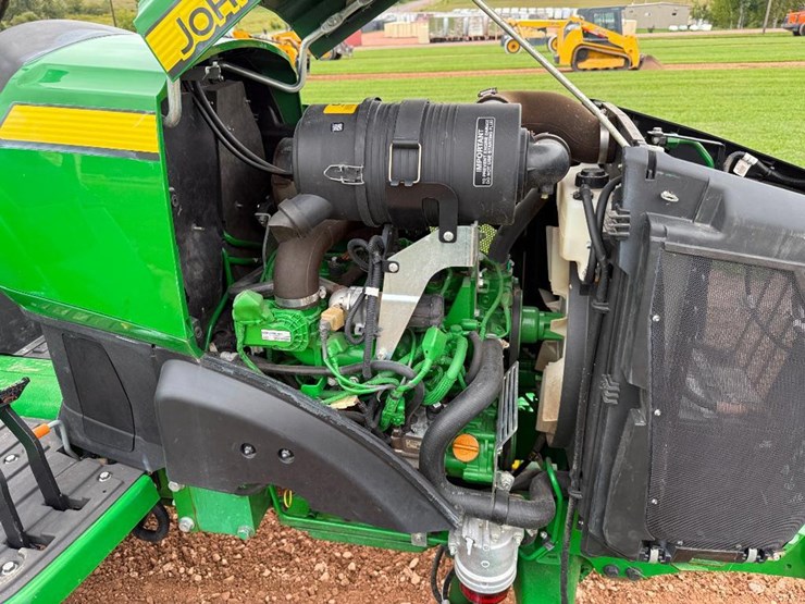 john-deere-4044m-image-26