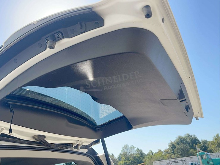 2016-chevrolet-tahoe-lt-image-39
