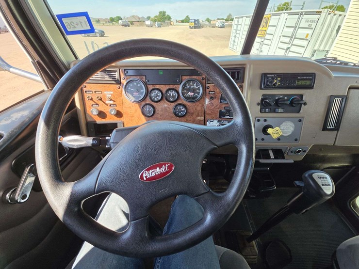 2006-peterbilt-335-image-49