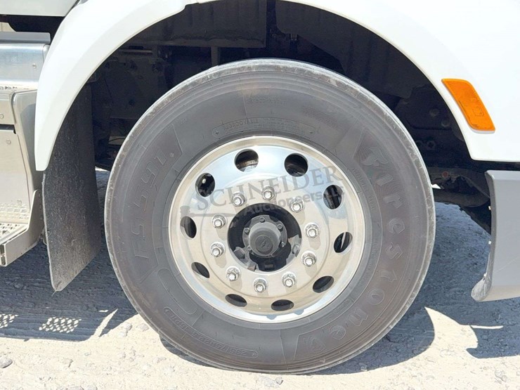2018-peterbilt-579-image-13
